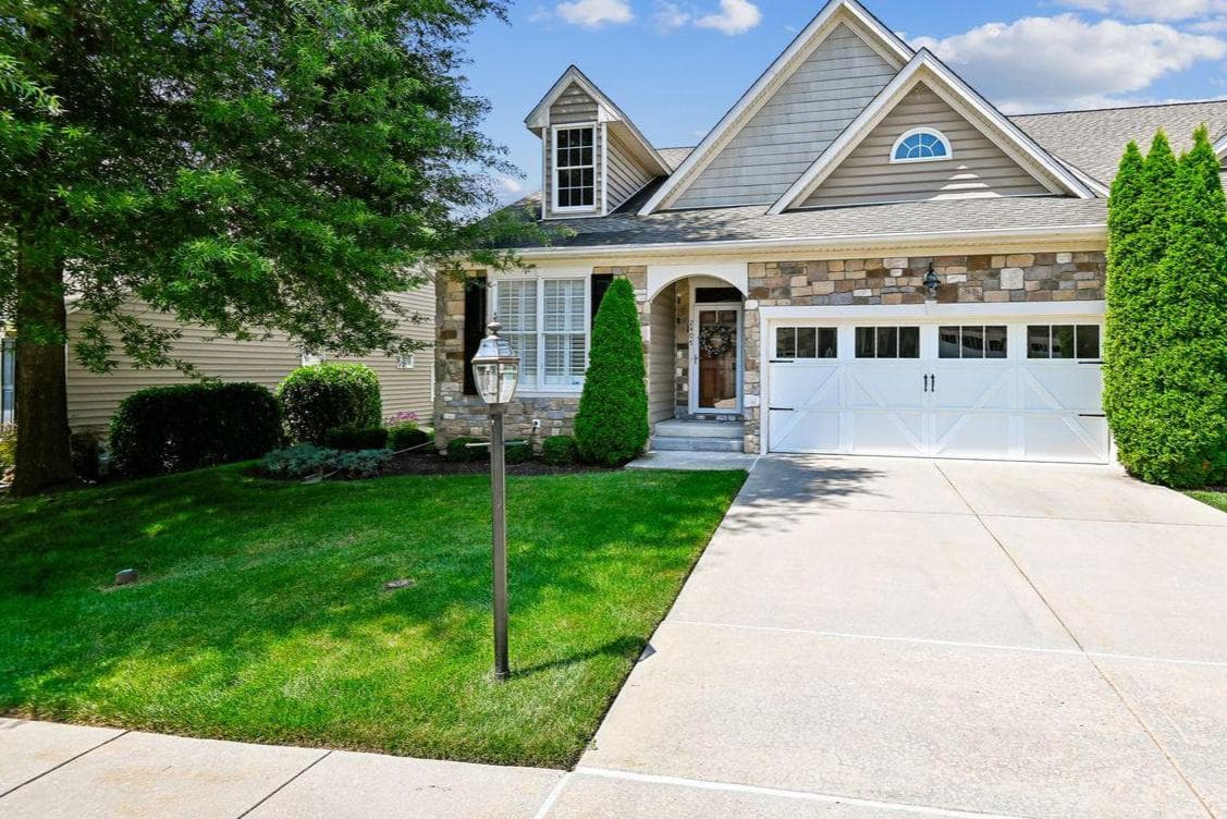 2407 Grand Oaks Court #28