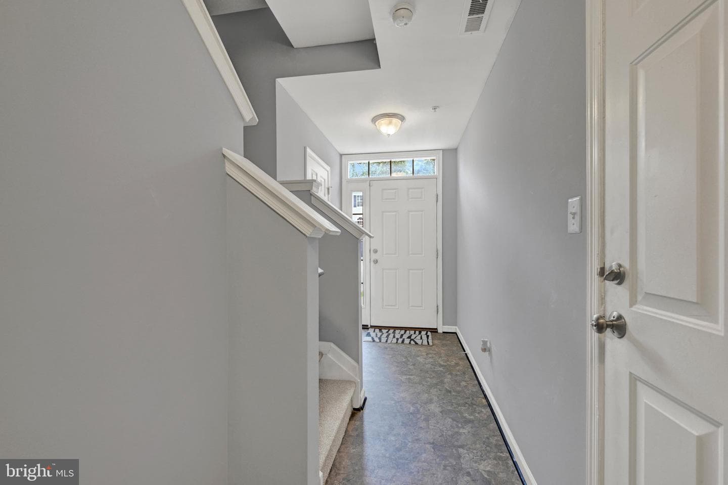 713 English Ivy Way photo 3
