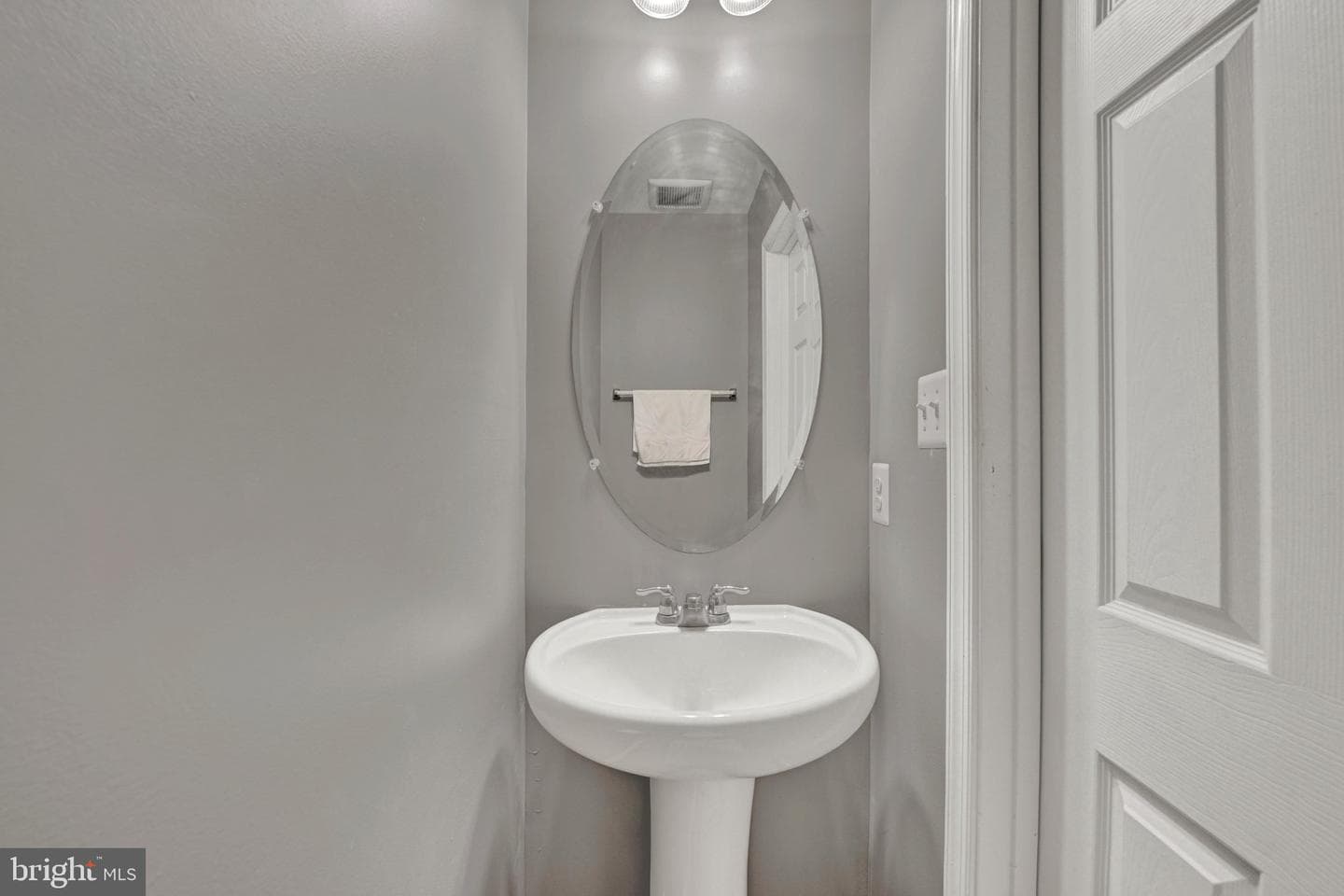 713 English Ivy Way photo 7