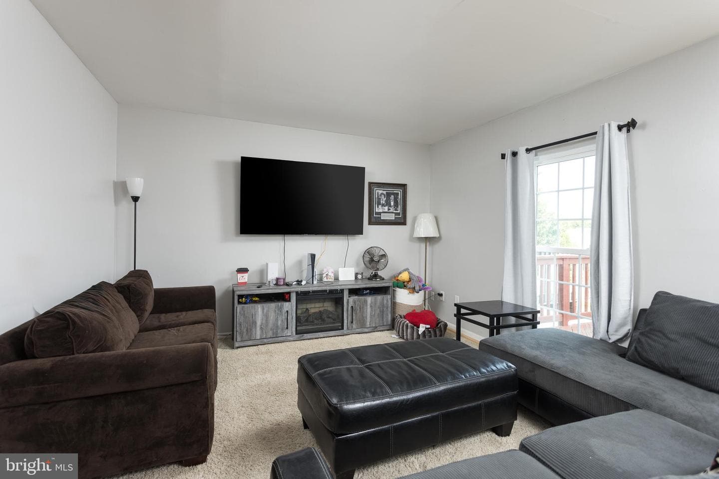 738 Farnham Place photo 9
