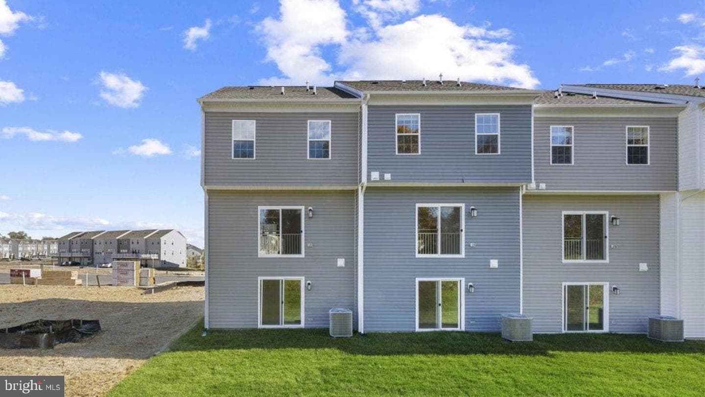 359 Hackley Drive photo 9