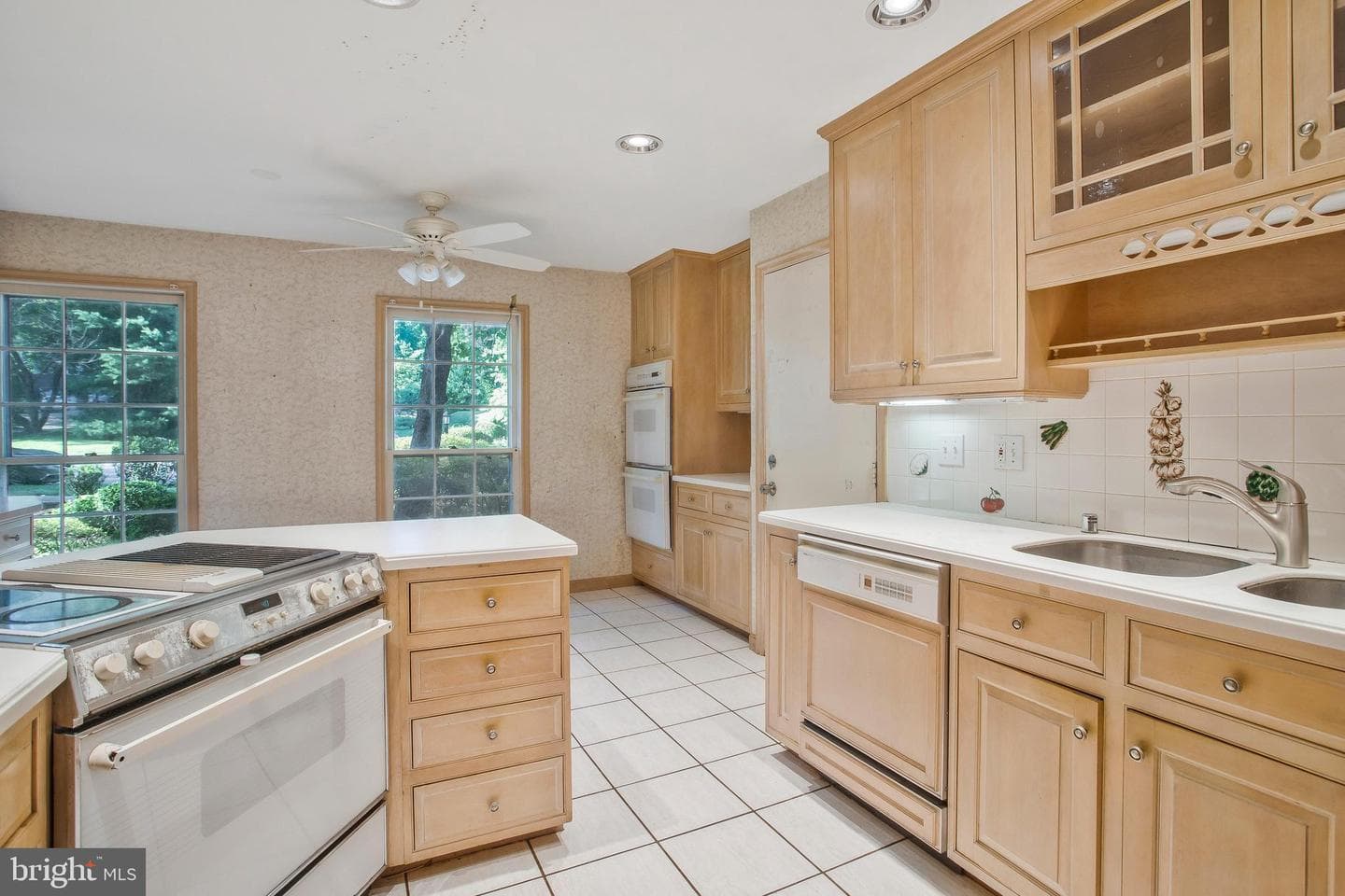 5022 Ten Mills Road photo 3
