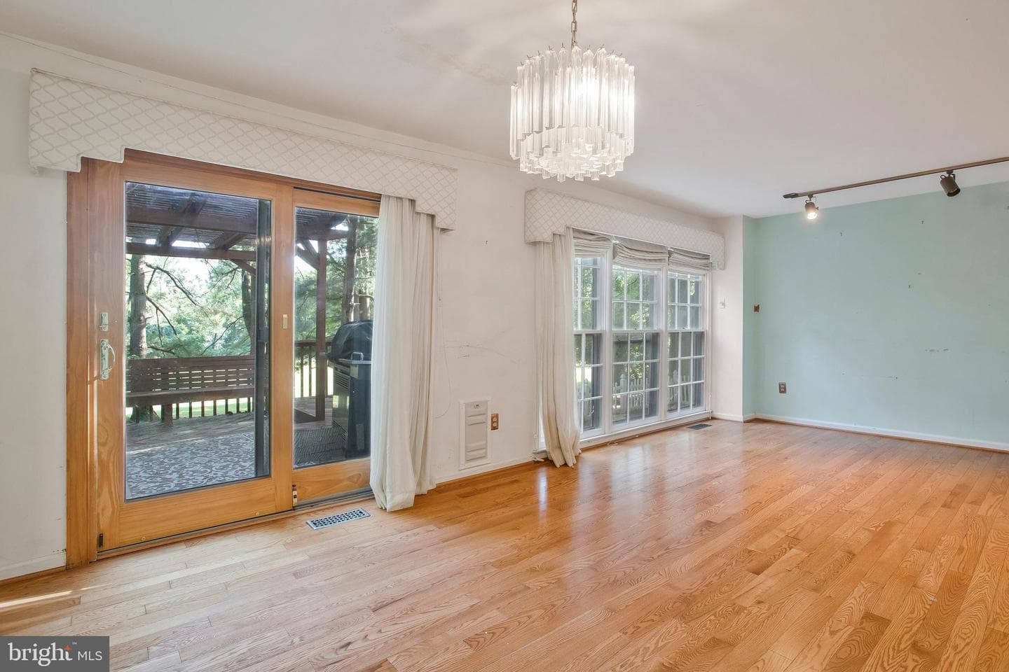 5022 Ten Mills Road photo 9