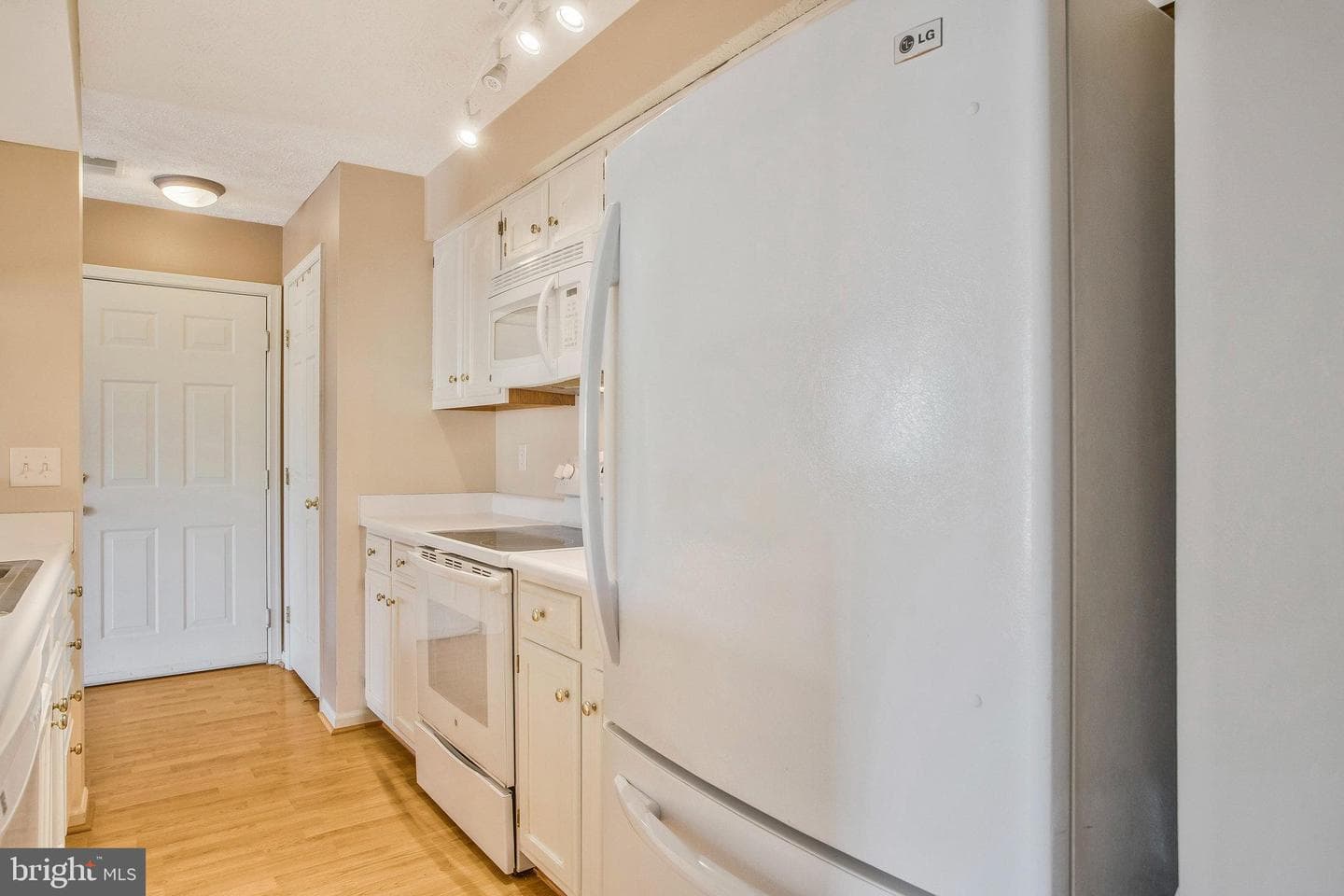 6205 Sandpiper Court #210 photo 9
