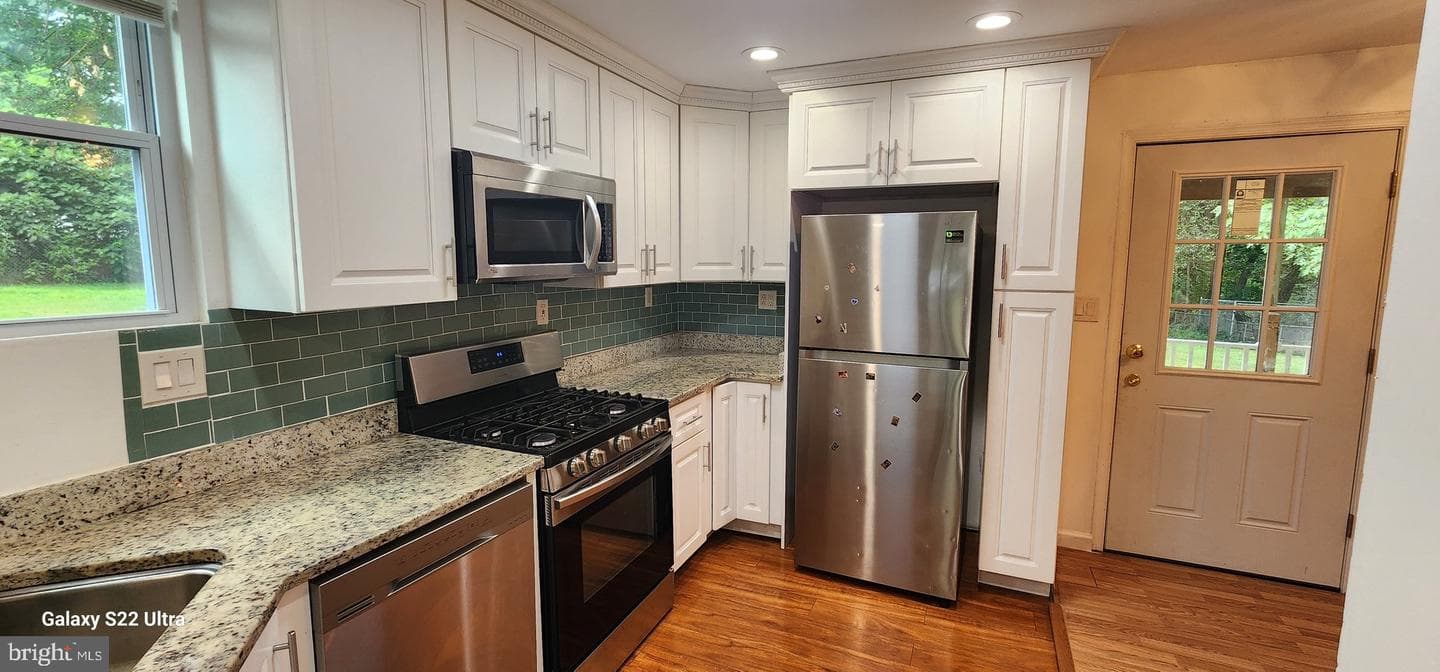 9836 Lyon Avenue photo 4