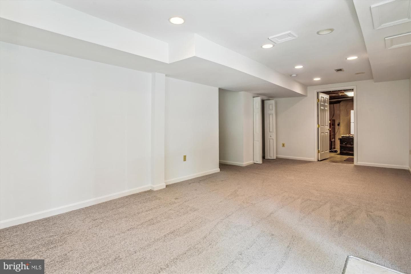 6911 Garland Lane photo 32