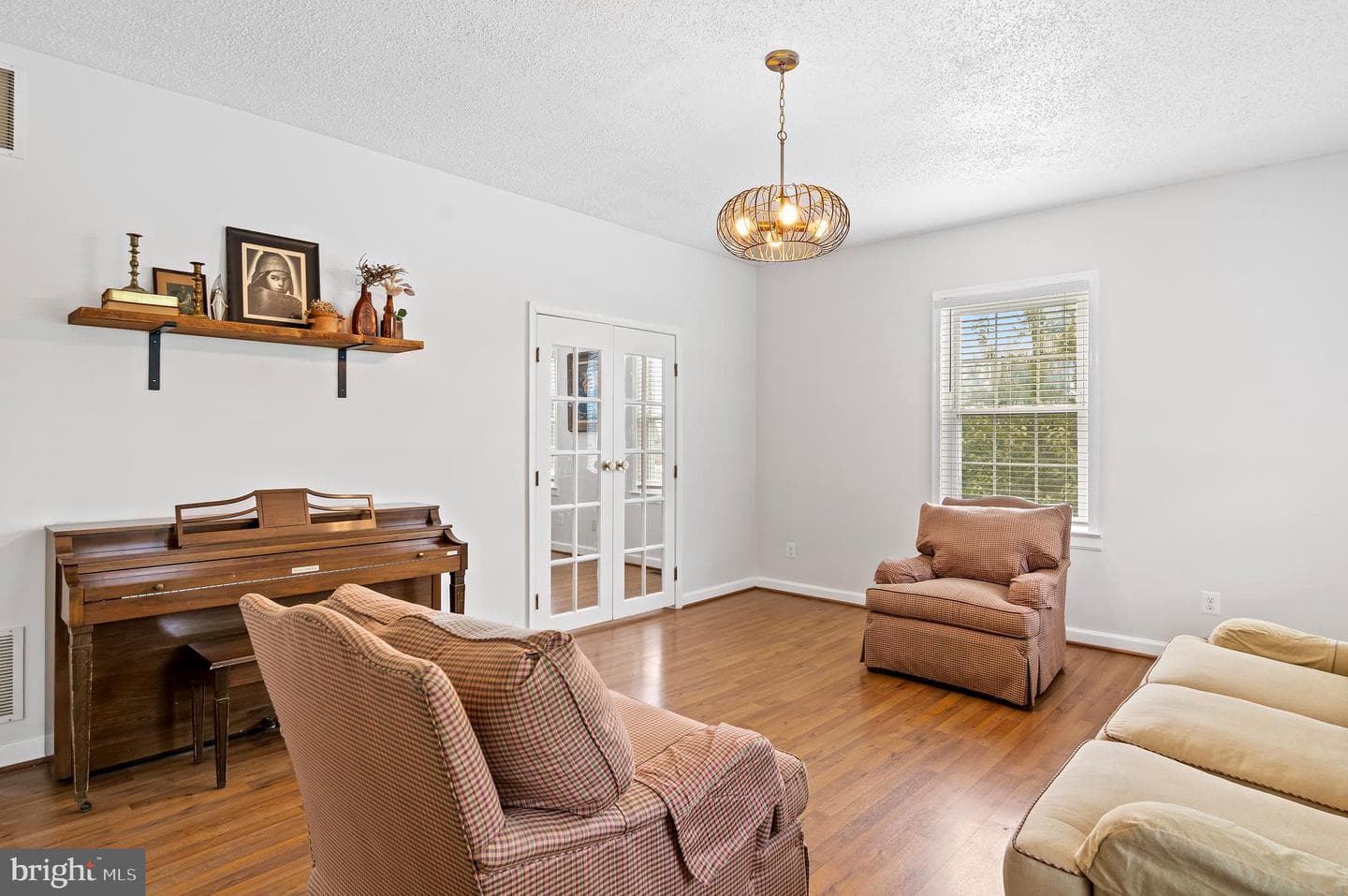 5823 Augustine Avenue photo 4