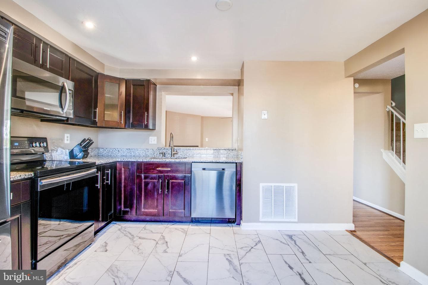 7208 Procopio Circle photo 4