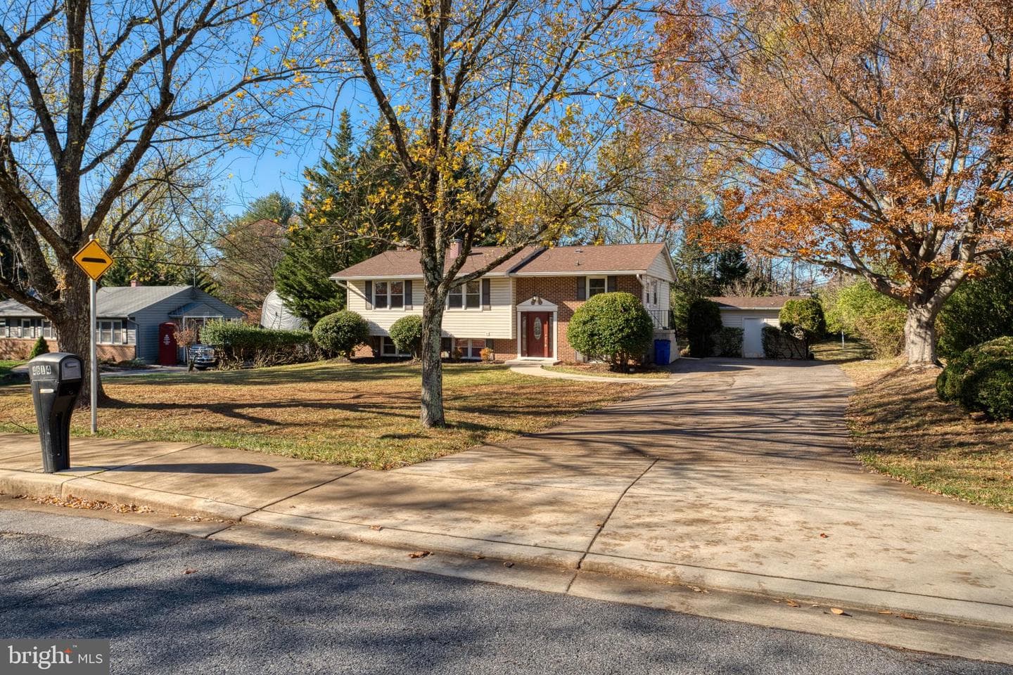 4614 Doncaster Drive photo 5