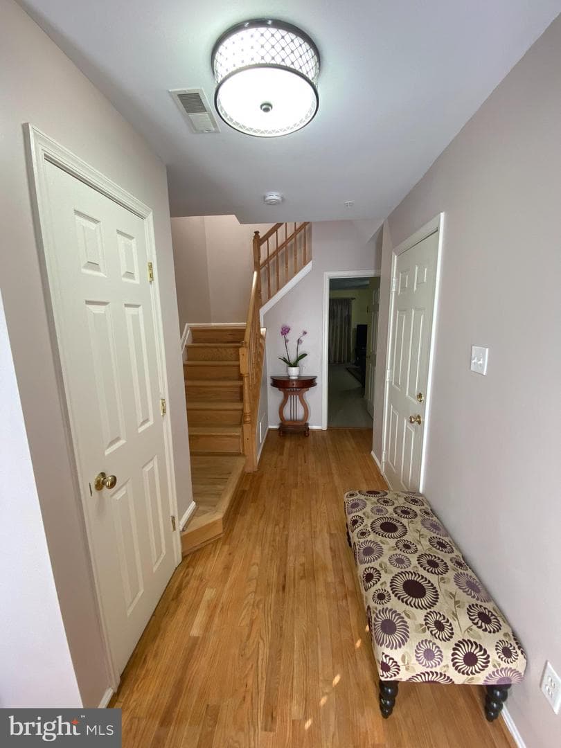 5752 Goldfinch Court photo 4
