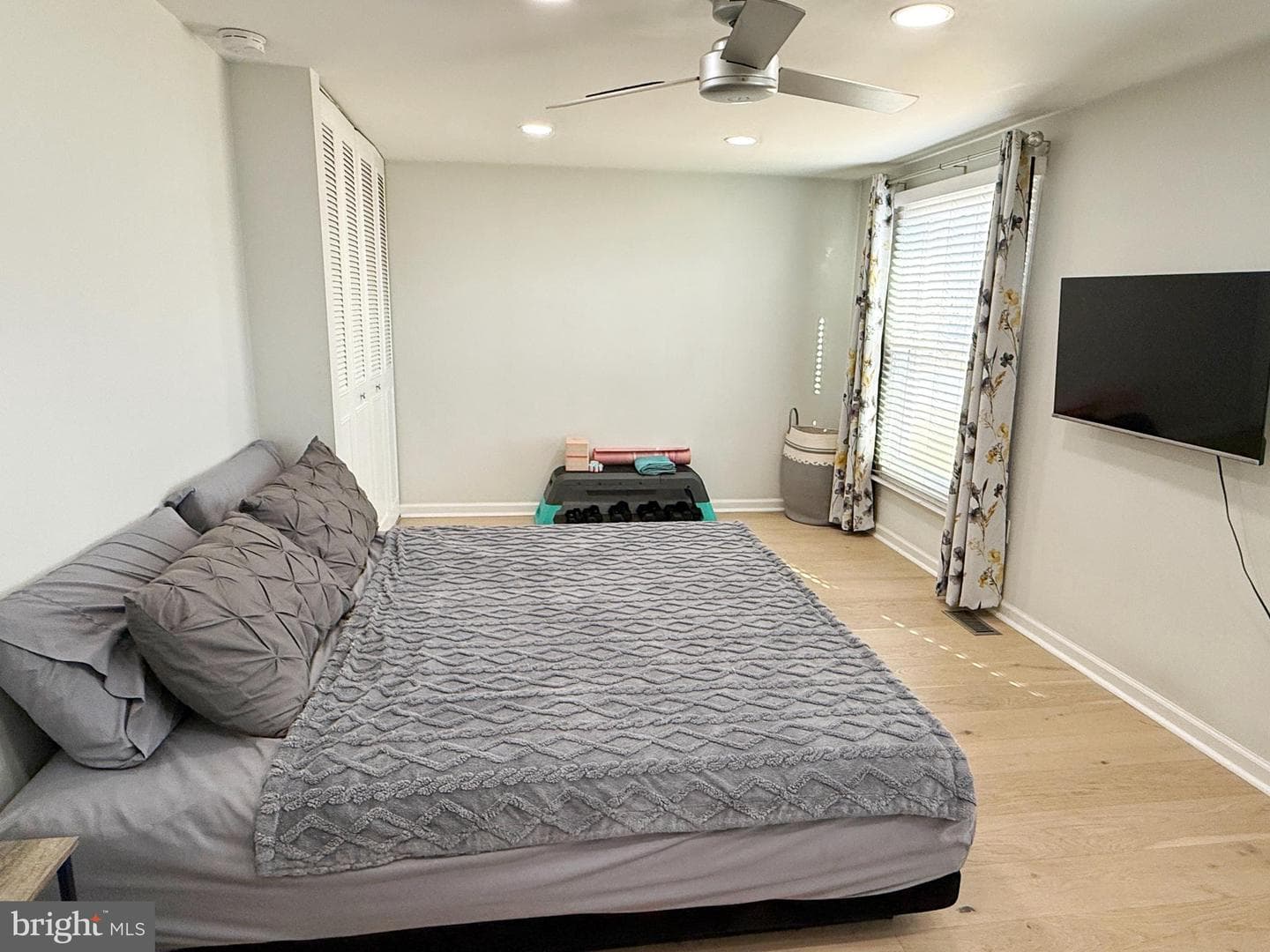 6768 Pyramid Way photo 16