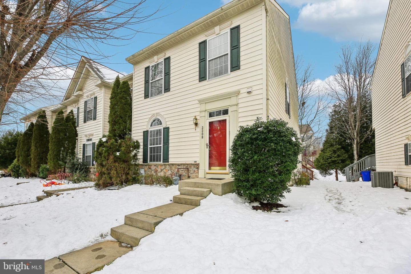 2208 Barnet Court photo 2
