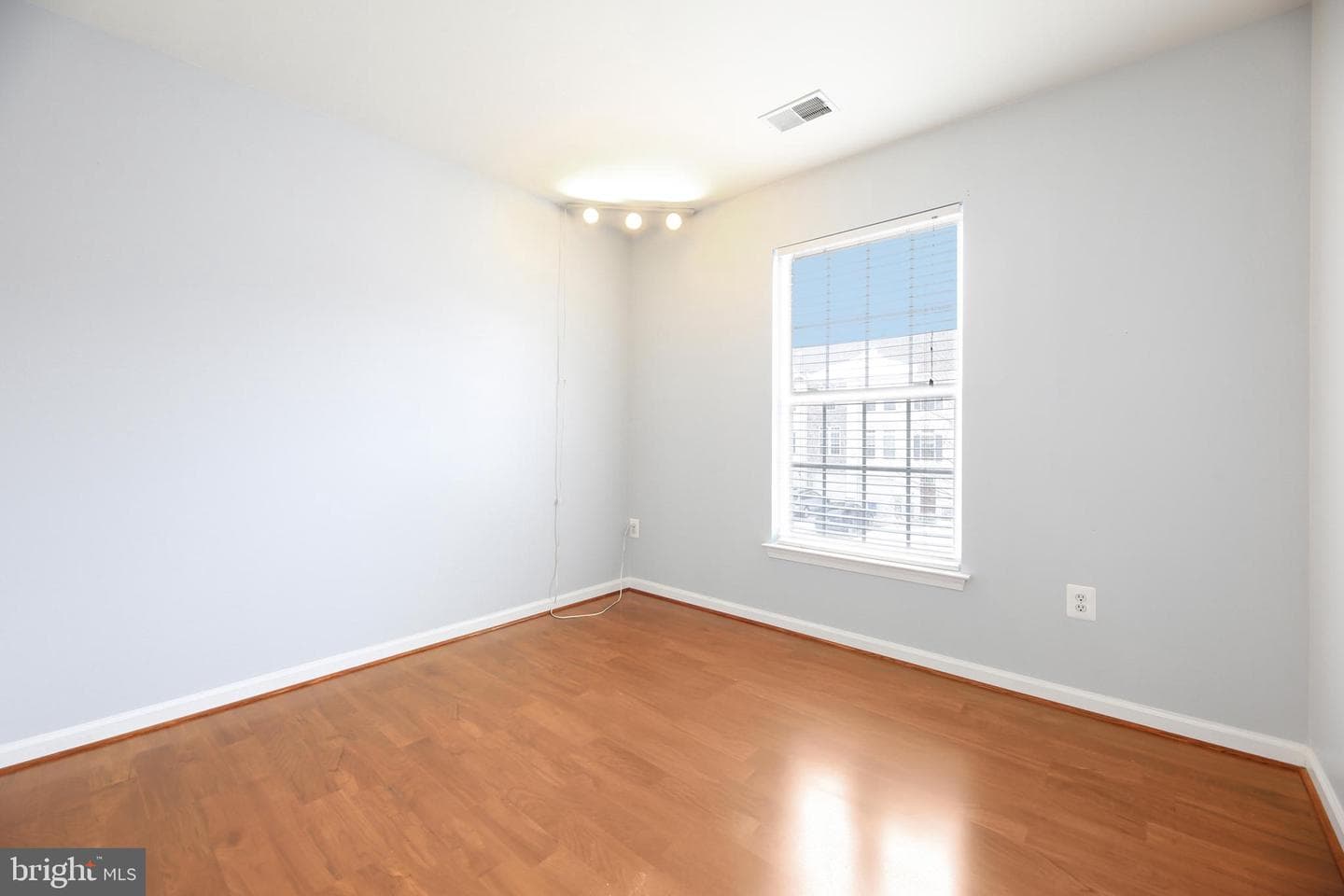 2208 Barnet Court photo 24