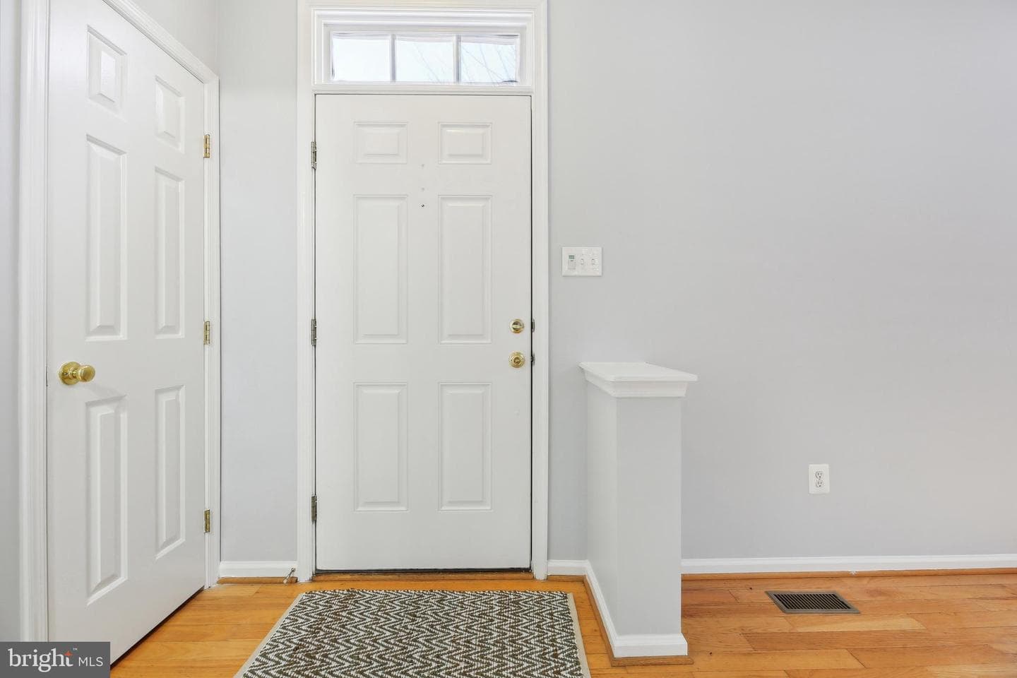 2208 Barnet Court photo 4