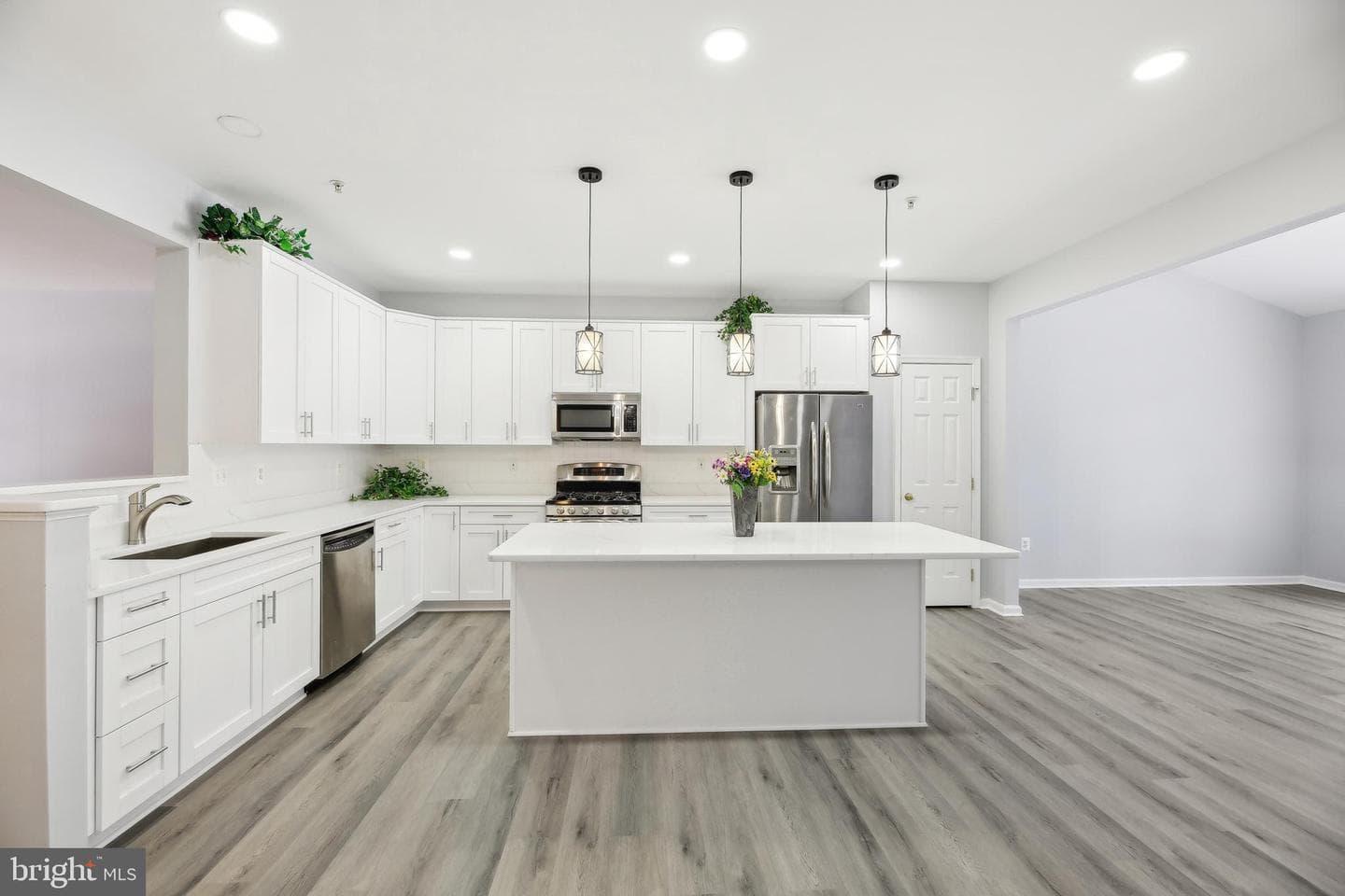 2208 Barnet Court photo 7