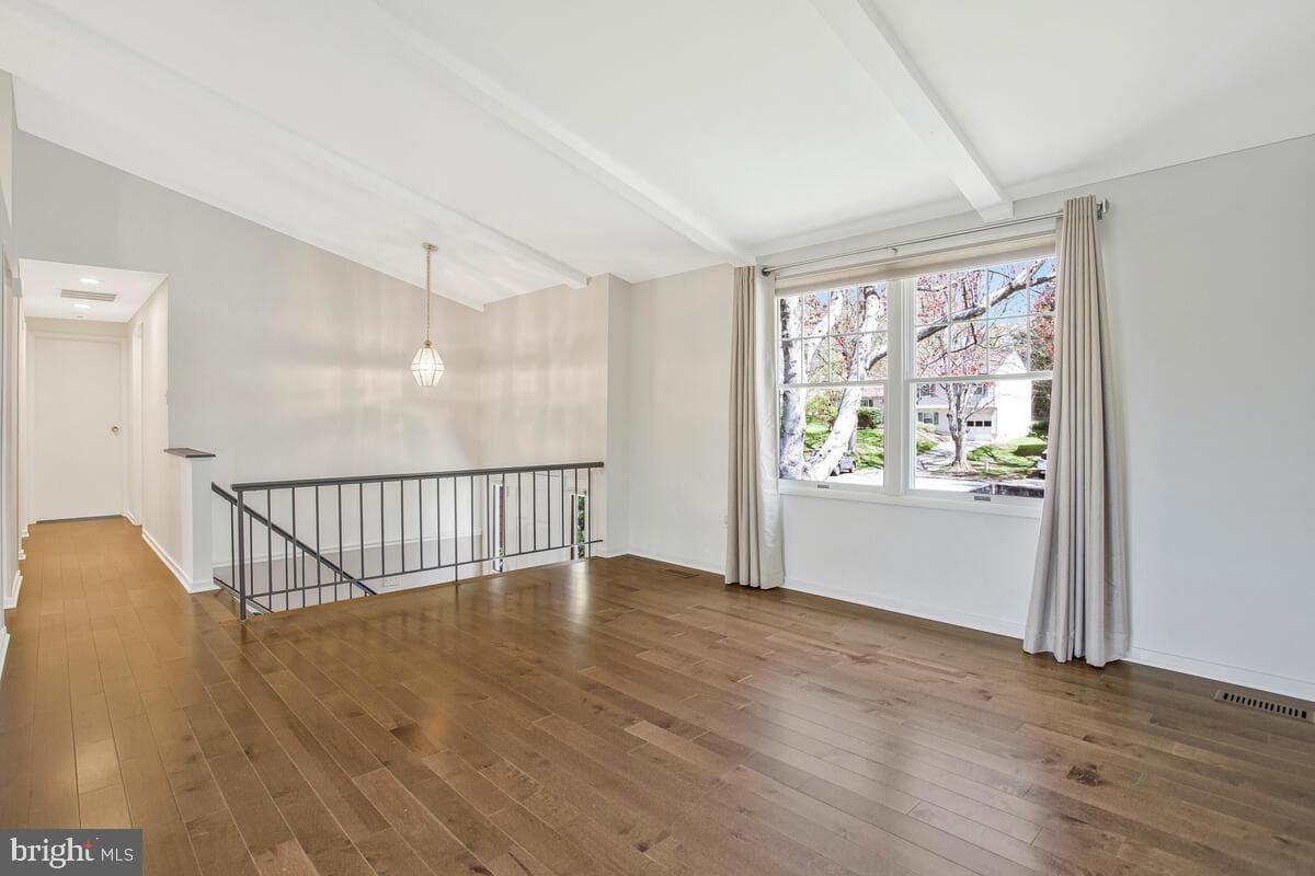 8825 Besthold Garth photo 10