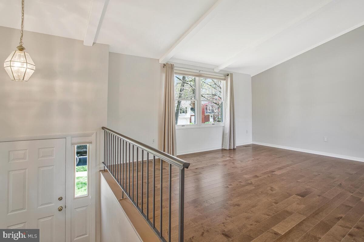8825 Besthold Garth photo 11