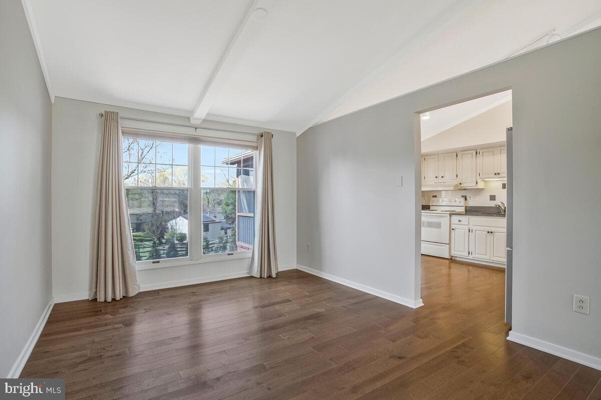 8825 Besthold Garth photo 12