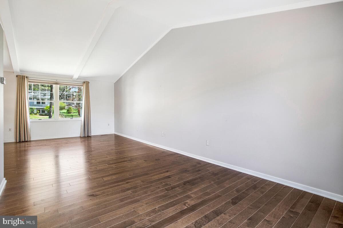 8825 Besthold Garth photo 13