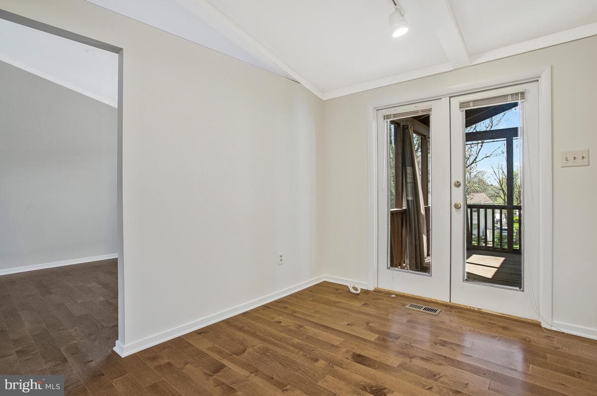 8825 Besthold Garth photo 18