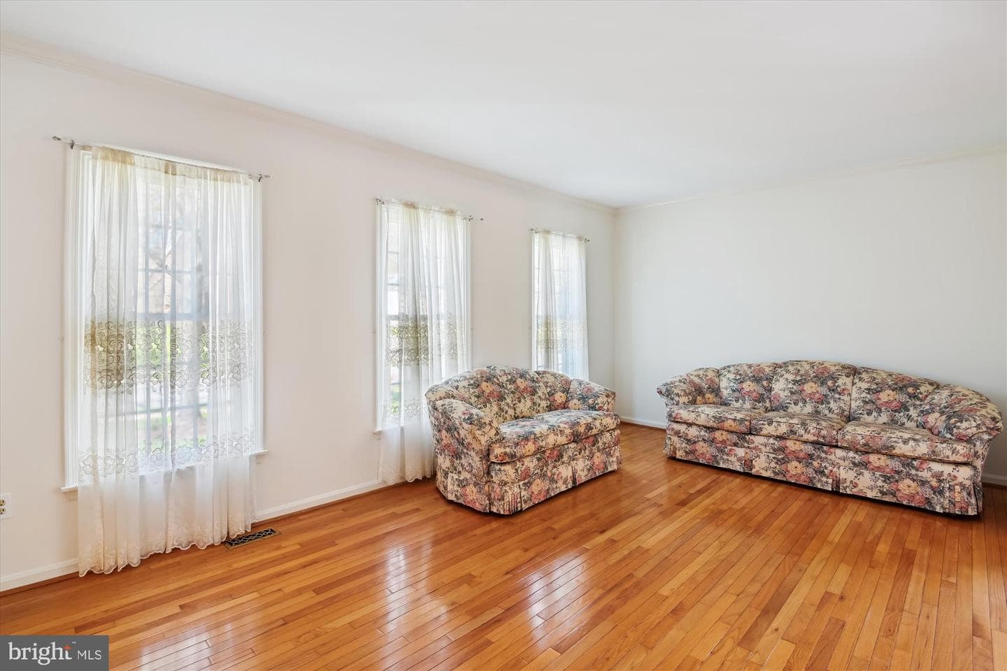 3823 Grosvenor Drive photo 7