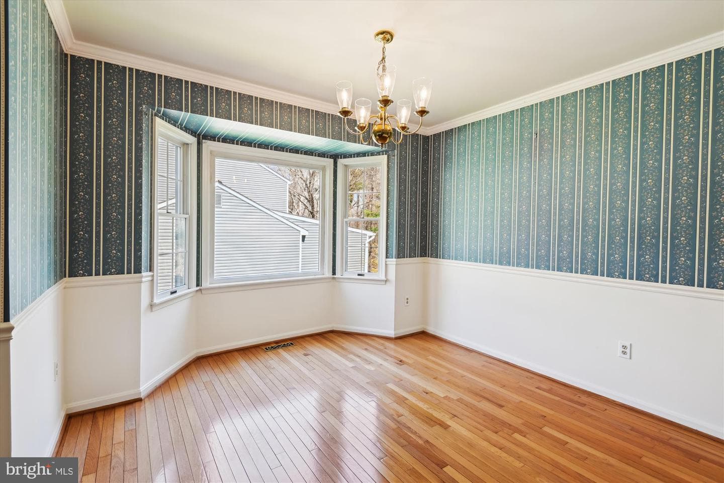 3823 Grosvenor Drive photo 9