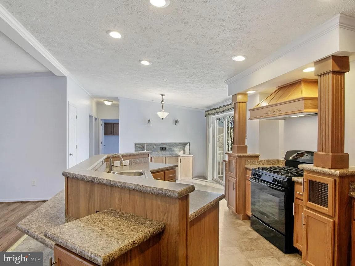 8419 Sandalwood Court photo 2