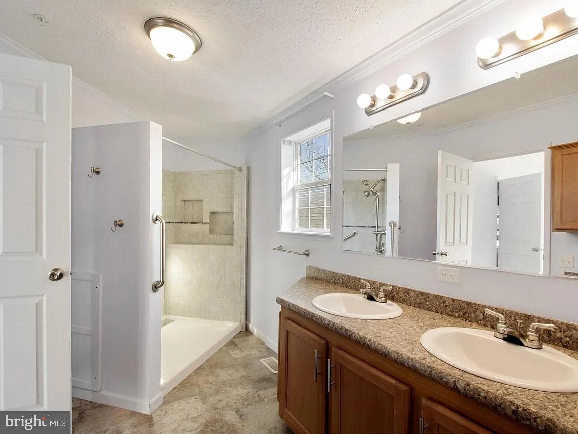 8419 Sandalwood Court photo 3