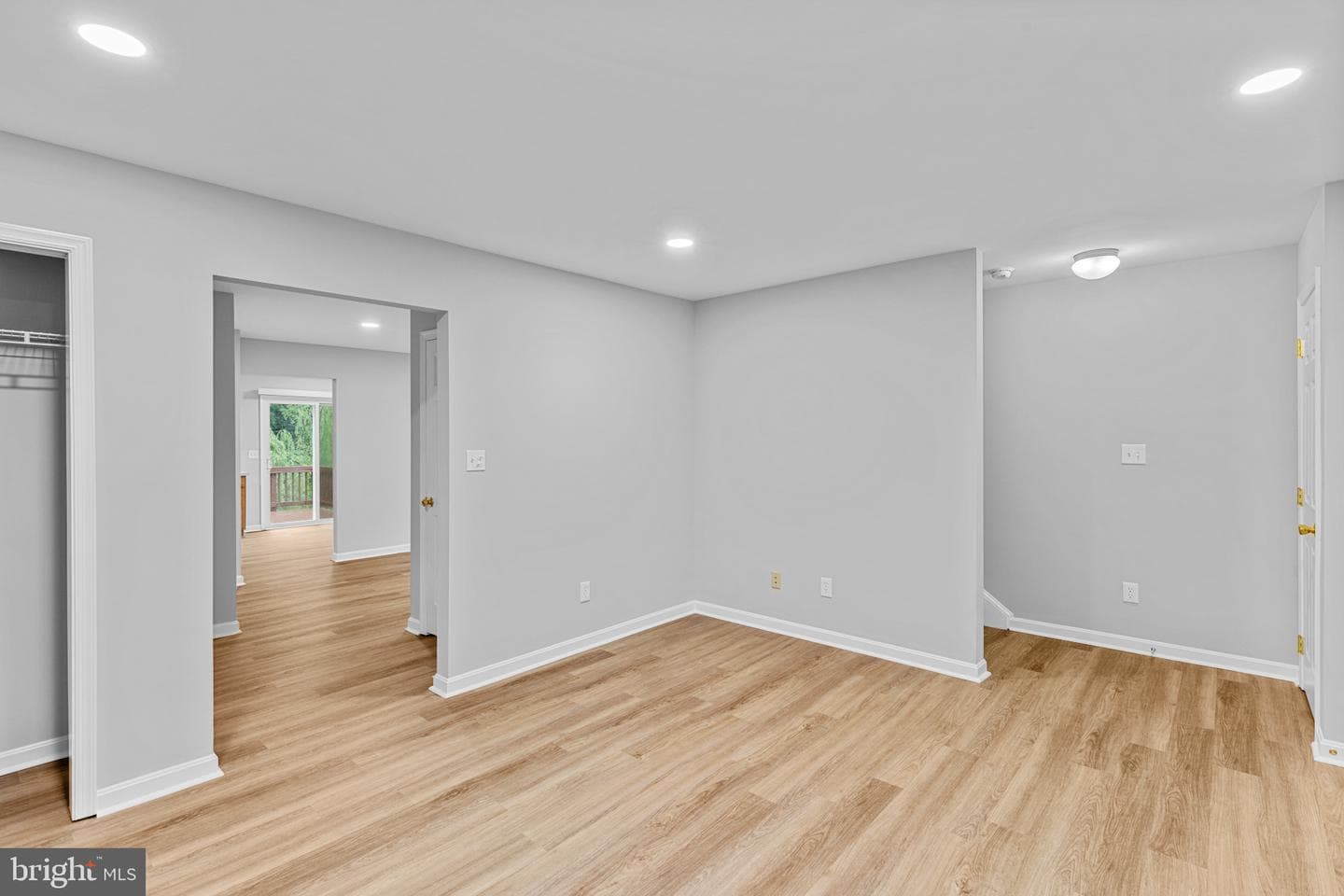 7253 Wye Avenue photo 4