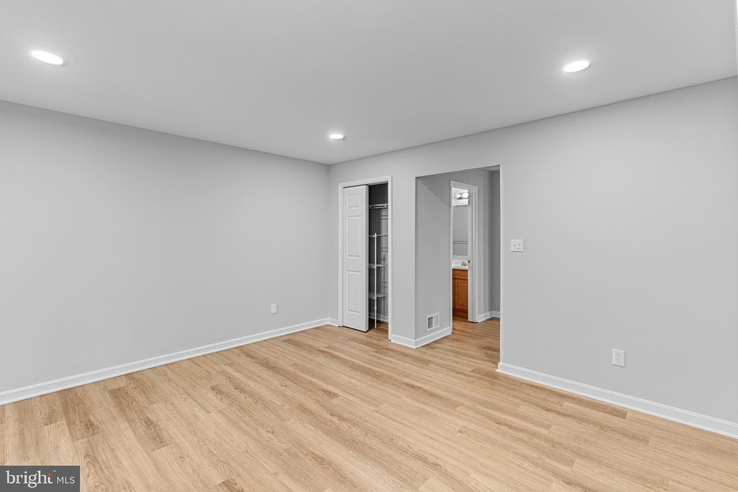7253 Wye Avenue photo 5