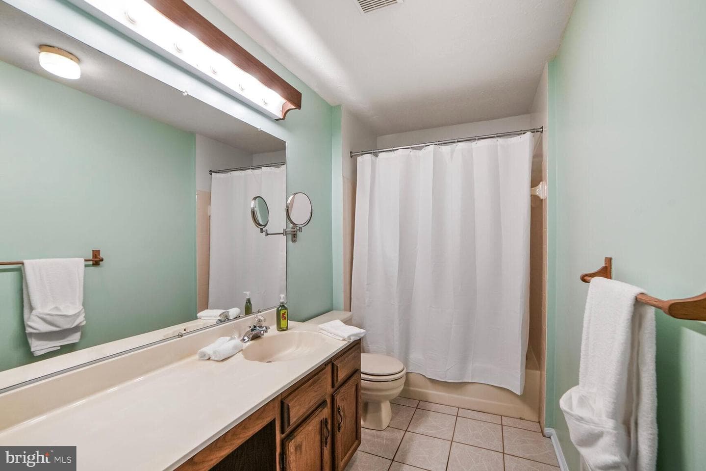 8608 Goldenstraw Lane photo 17