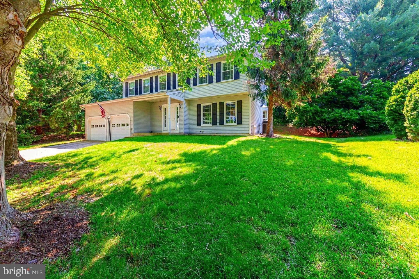8608 Goldenstraw Lane photo 2