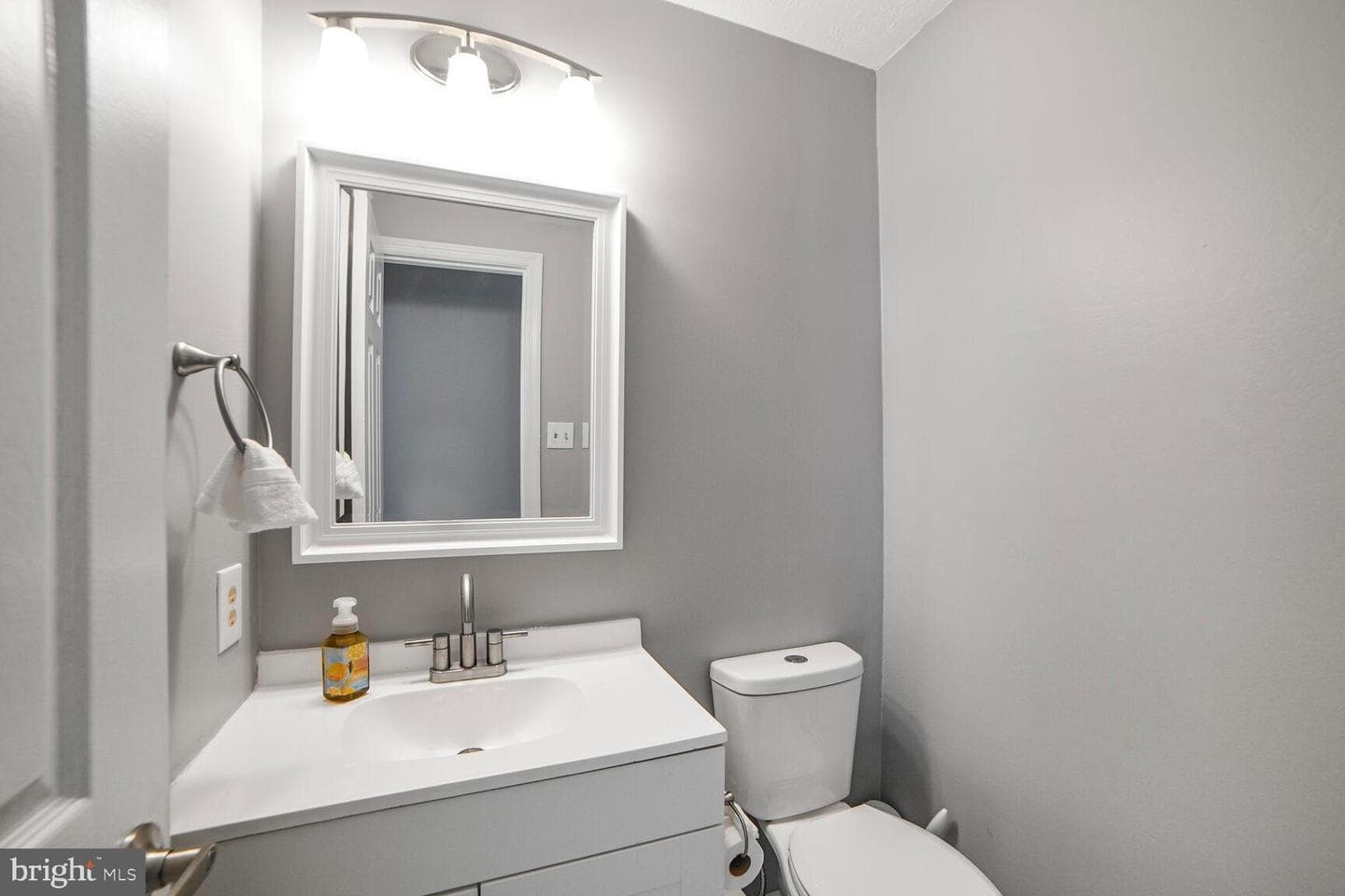 8608 Goldenstraw Lane photo 9