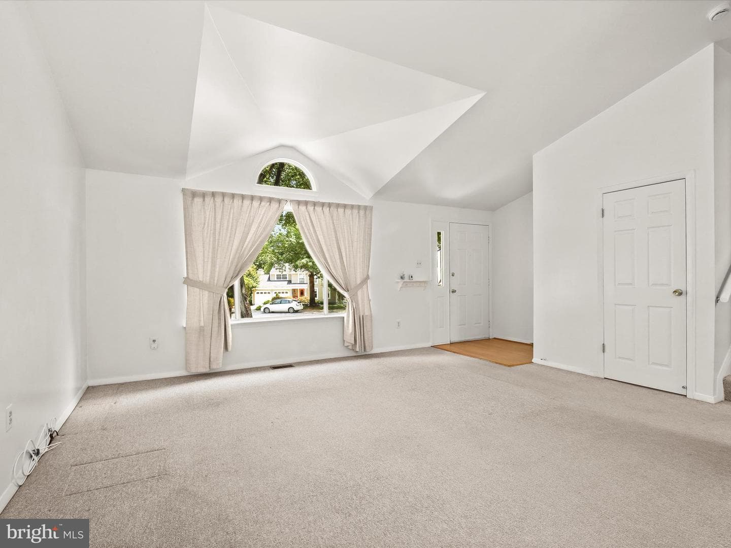 6250 Fairbourne Court photo 8
