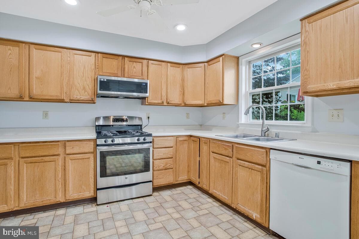 6483 Sedgwick Street photo 14