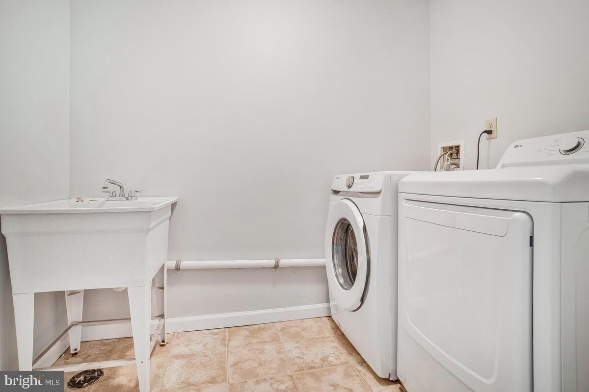6483 Sedgwick Street photo 37