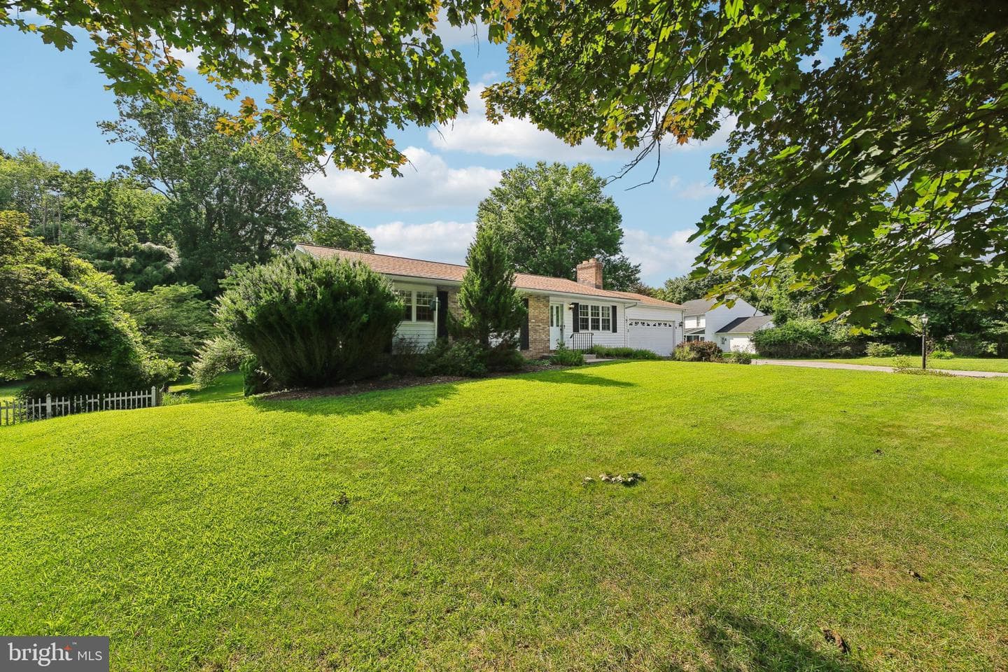 4002 Dee Jay Drive photo 2