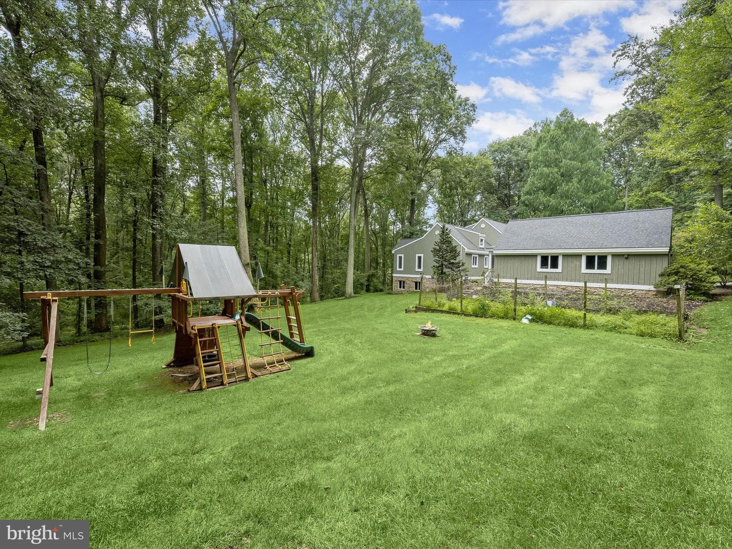 3633 Cameron Court photo 2
