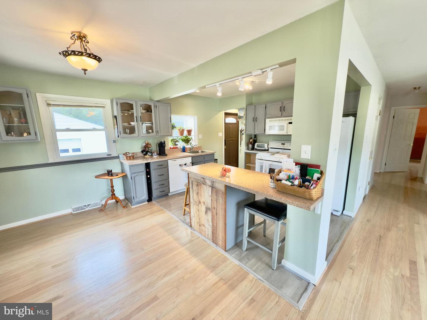 8295 Woodward Street photo 13