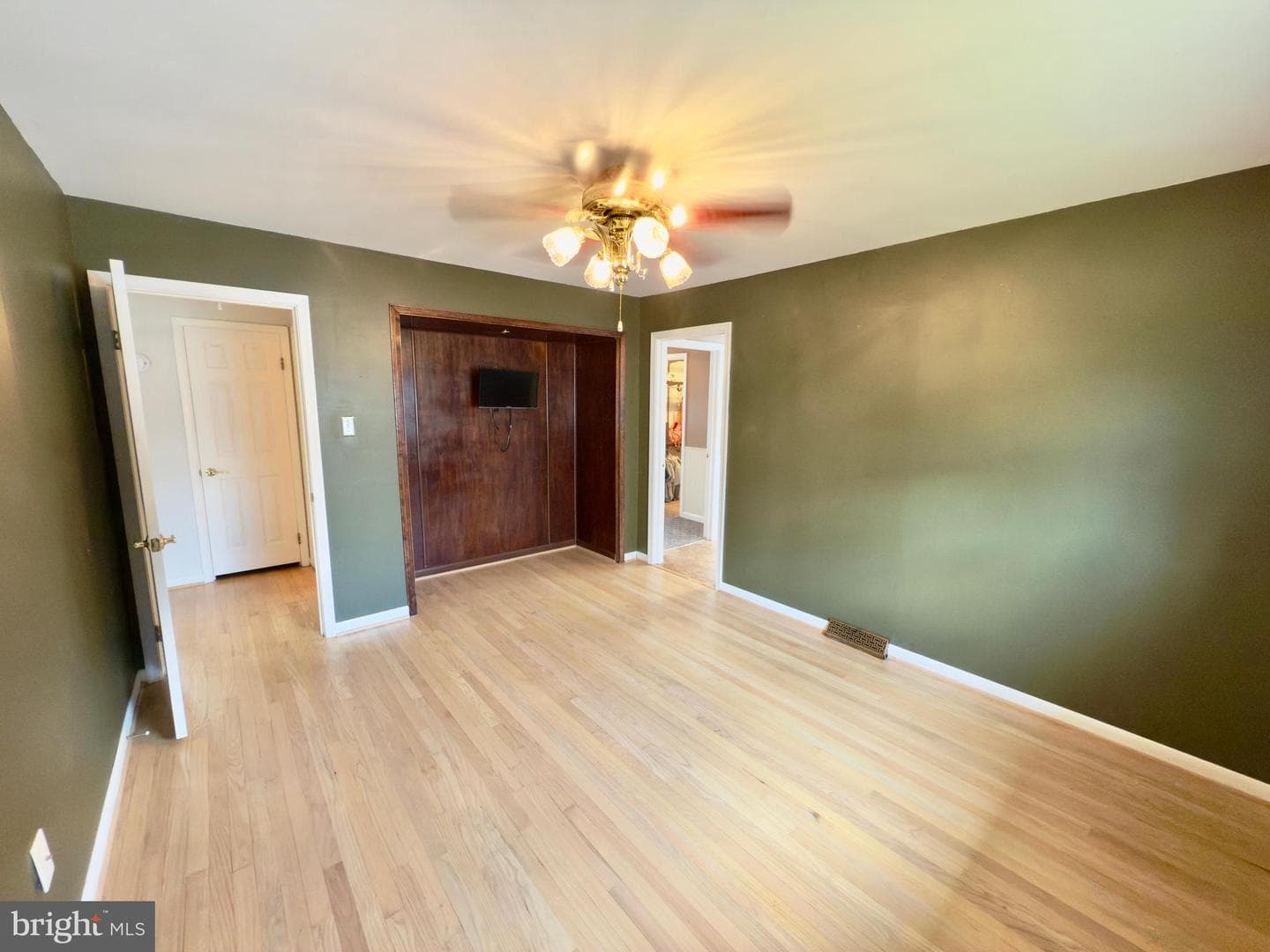 8295 Woodward Street photo 18