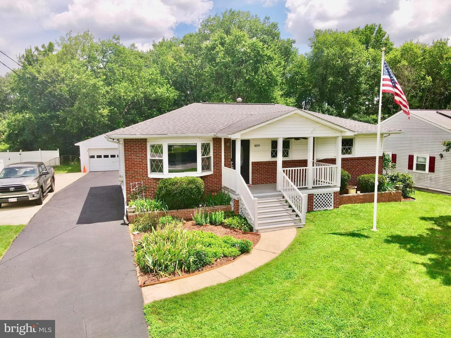 8295 Woodward Street photo 6