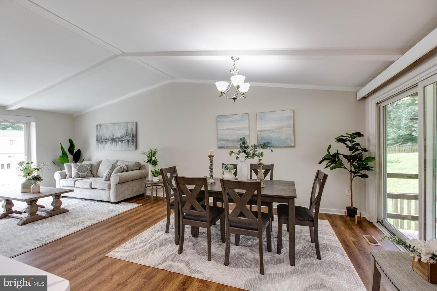 5731 Margrave Mews photo 13