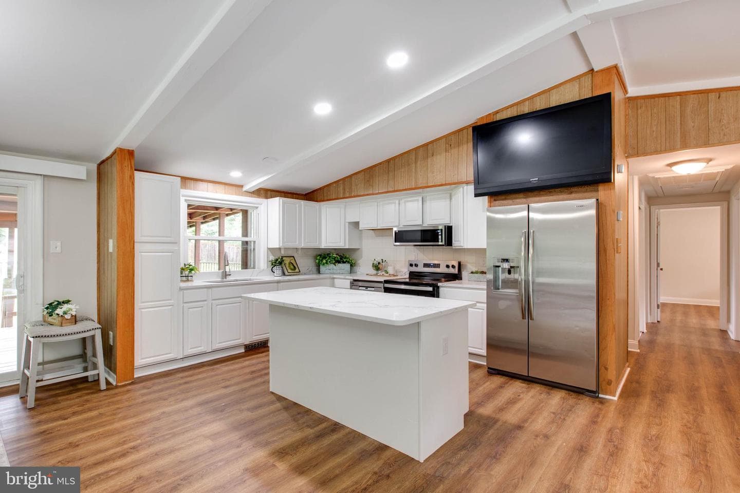 5731 Margrave Mews photo 14