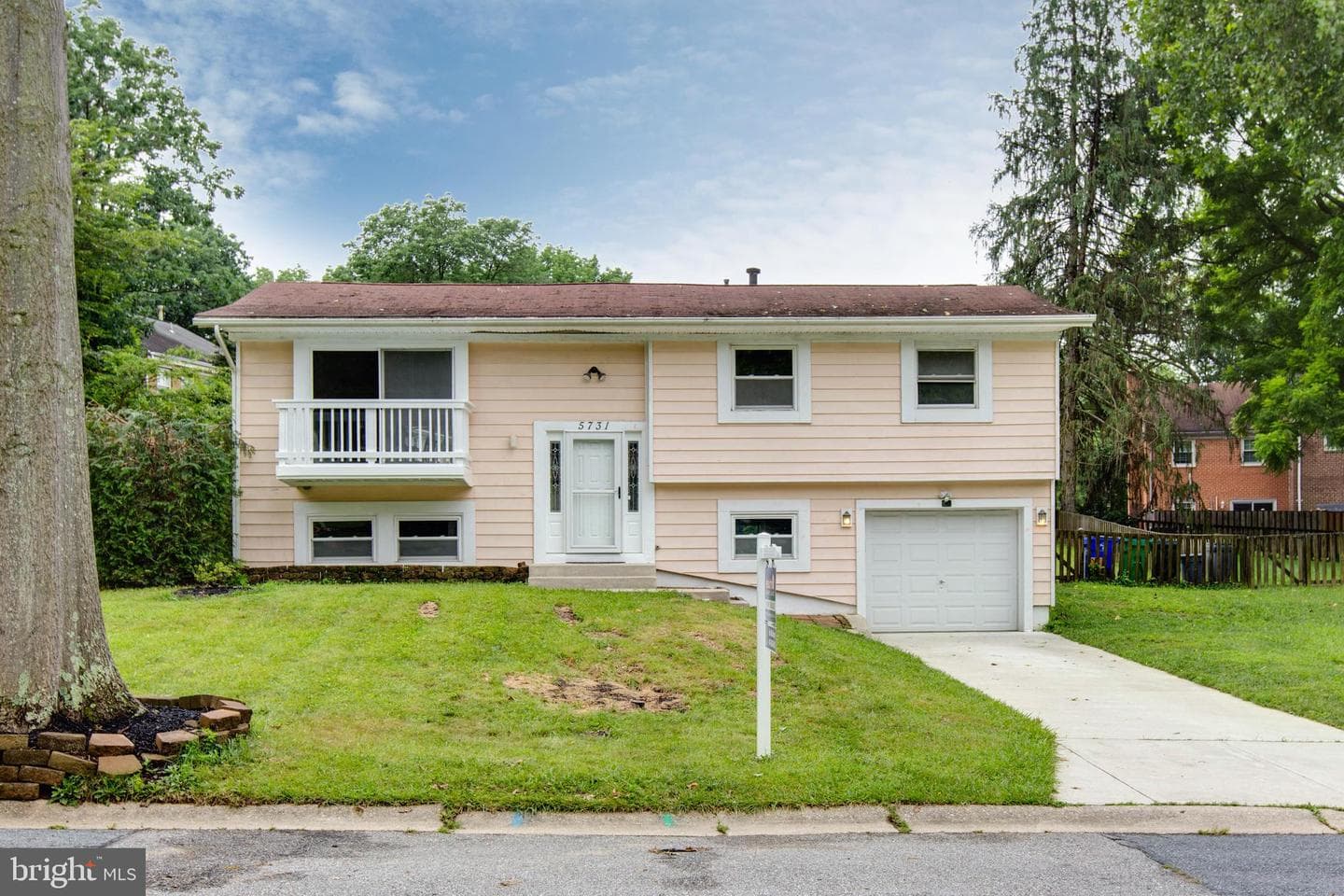 5731 Margrave Mews photo 2