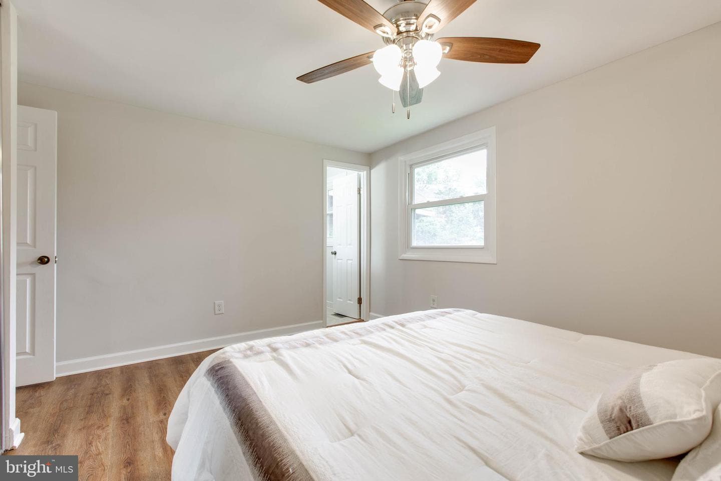 5731 Margrave Mews photo 22