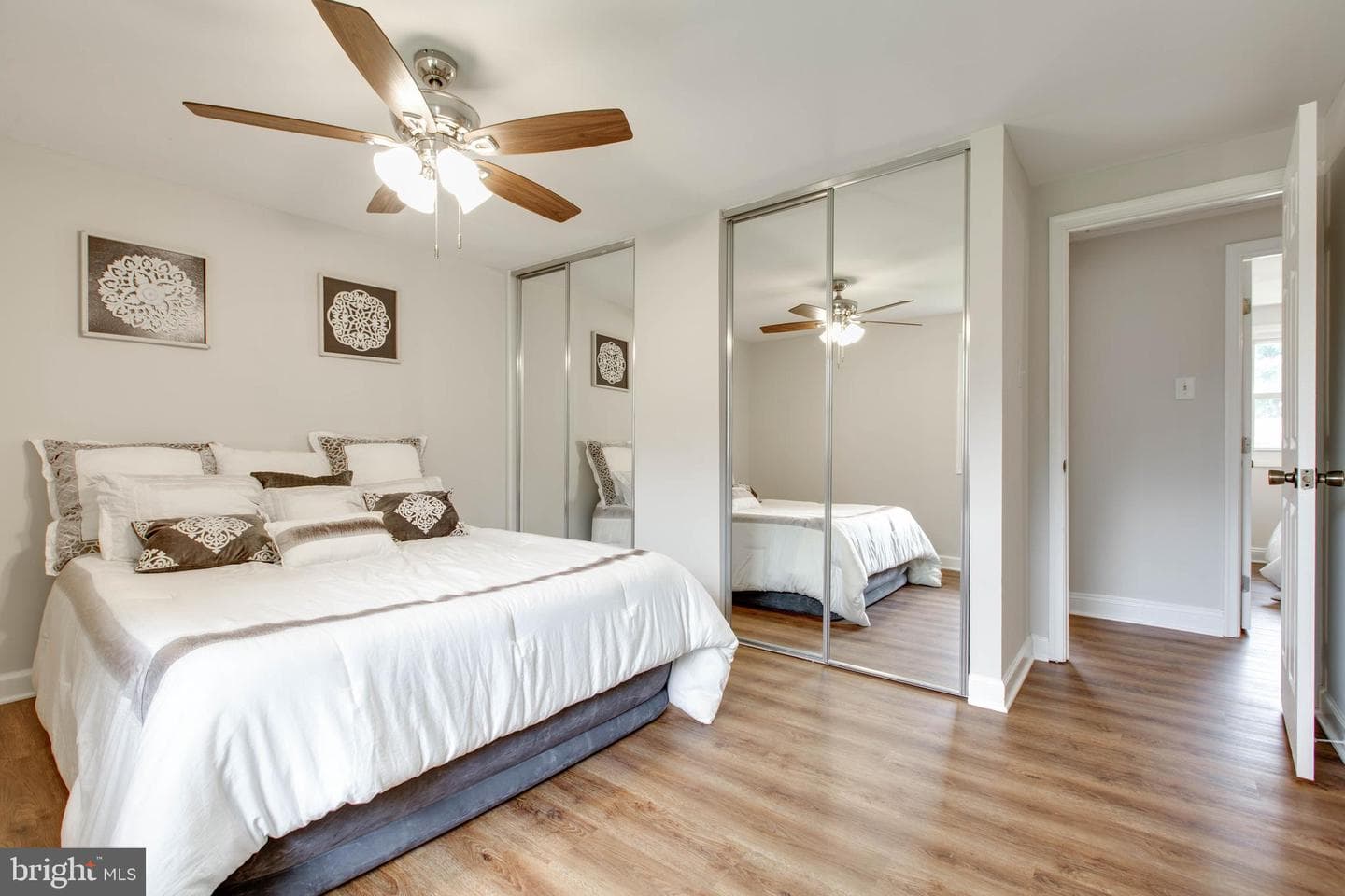5731 Margrave Mews photo 23