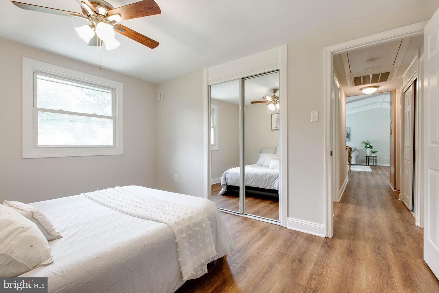 5731 Margrave Mews photo 27
