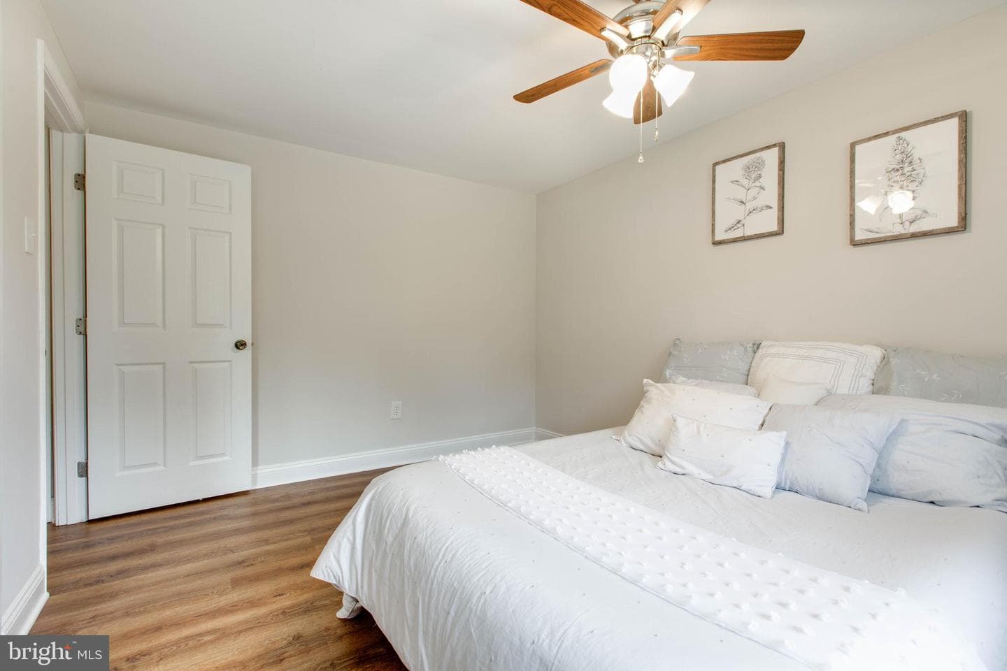5731 Margrave Mews photo 28