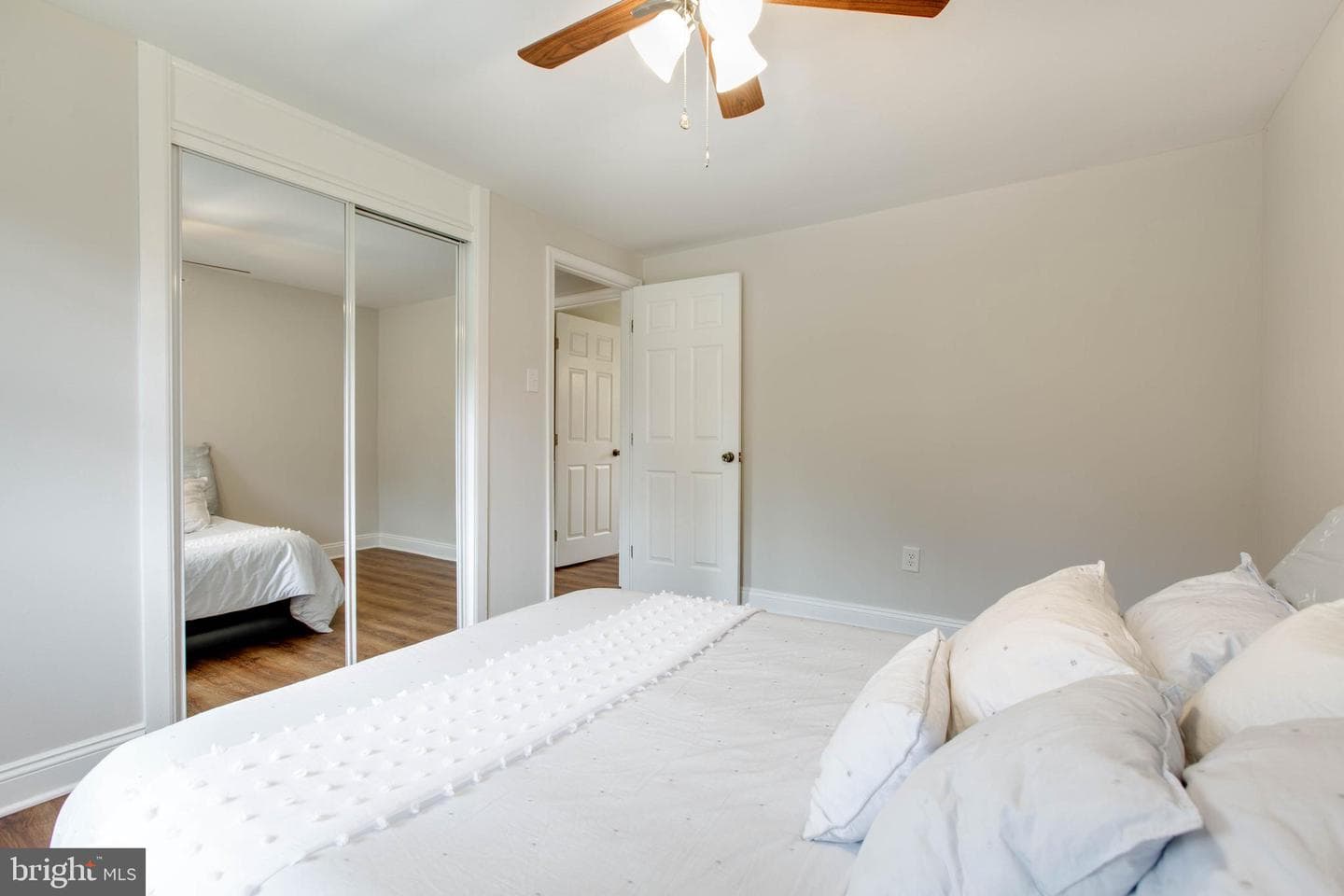 5731 Margrave Mews photo 29