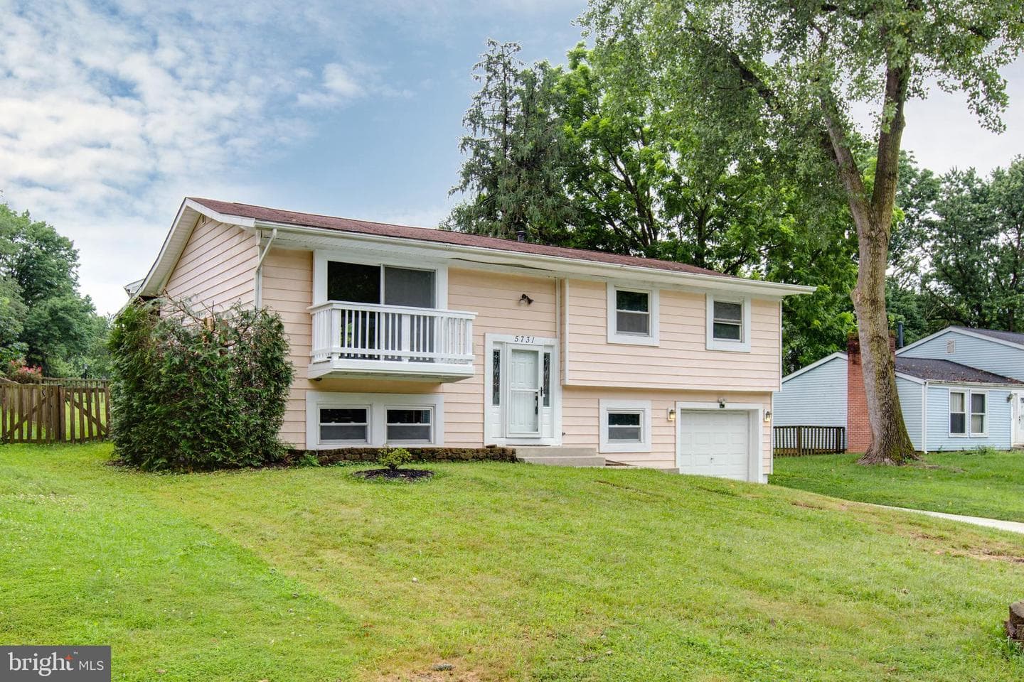 5731 Margrave Mews photo 3